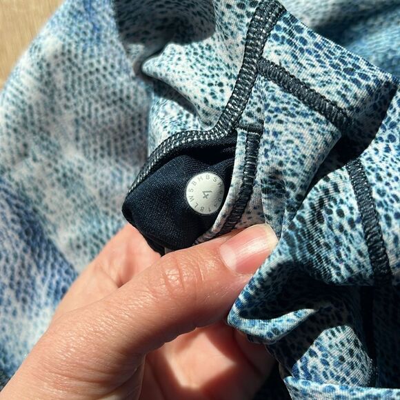 Lululemon athletica • Wunder Under High-Rise 7/8 Tight *Full-On Luxtreme 25" - Picture 9 of 9